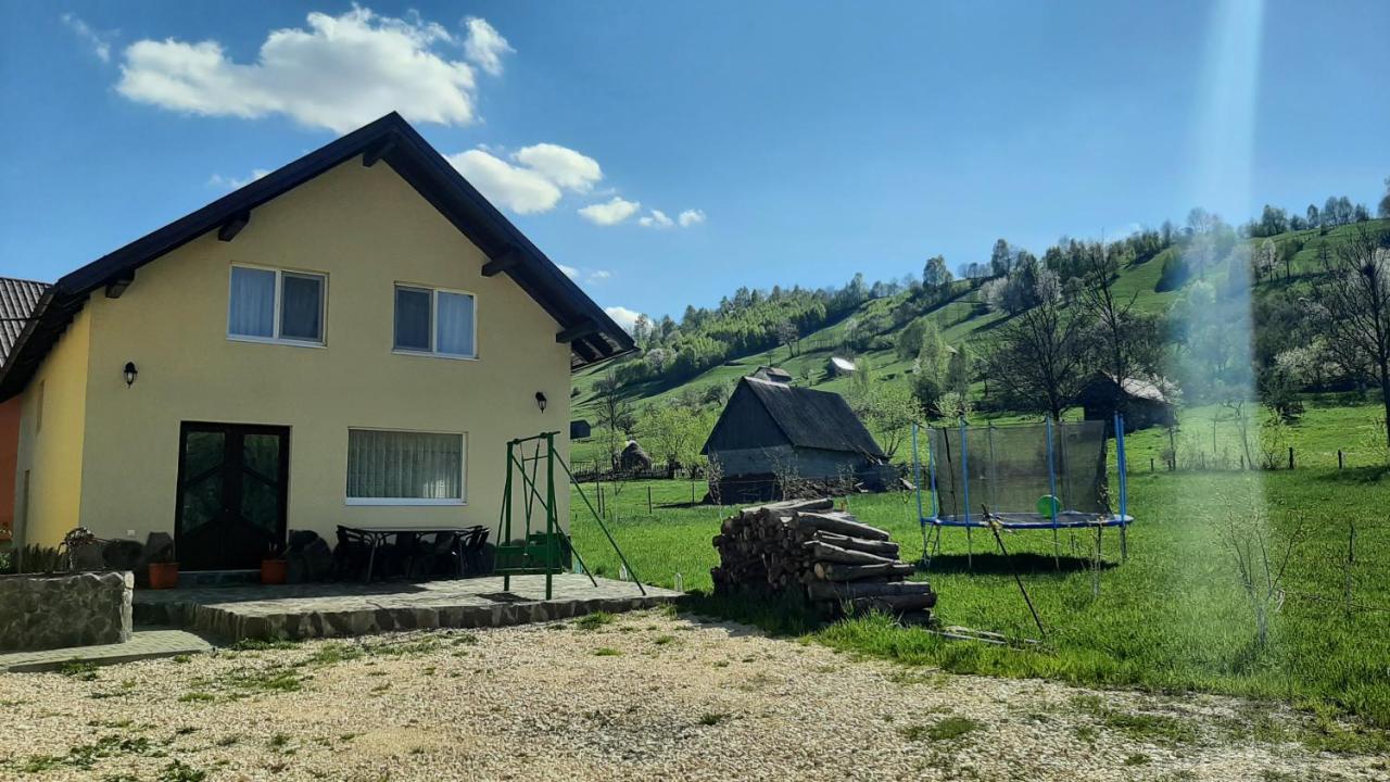 브란 Casa In Curte La Zavate 빌라 외부 사진